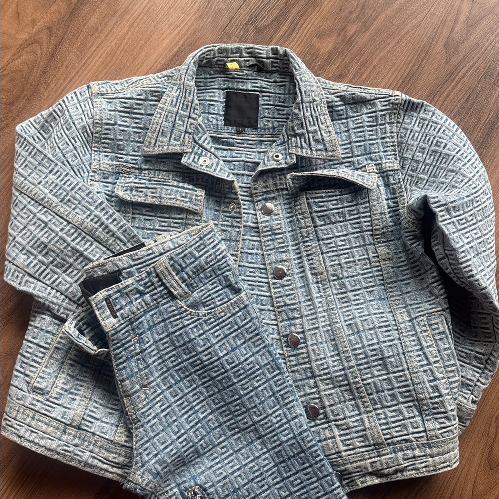 Givenchy Jean Set . - Picture 8 of 8